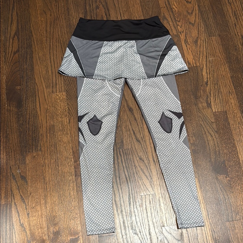 Black and Gray Athletic Skirt Legging